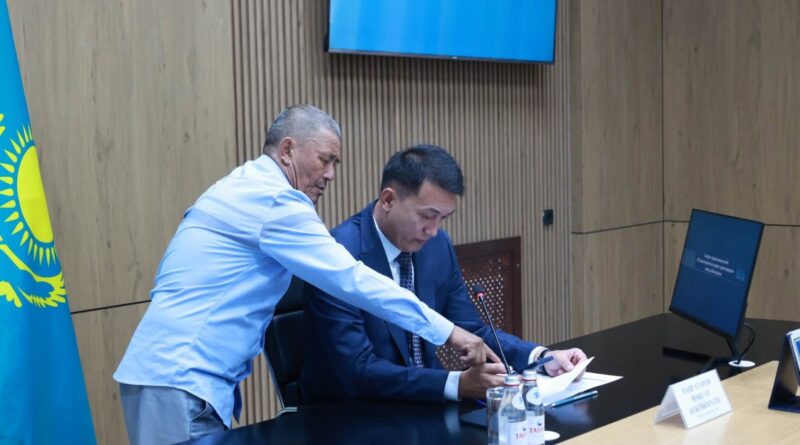 САУРАН ӘКІМІ АЗАМАТТАРДЫ ҚАБЫЛДАП, ӨЗЕКТІ МӘСЕЛЕЛЕРДІҢ ШЕШІЛУ БАРЫСЫН ТАЛҚЫЛАДЫ САУРАН ӘКІМІ АЗАМАТТАРДЫ ҚАБЫЛДАП, ӨЗЕКТІ МӘСЕЛЕЛЕРДІҢ ШЕШІЛУ БАРЫСЫН ТАЛҚЫЛАДЫ